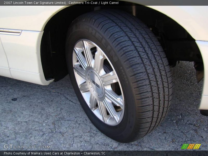 Cashmere Tri-Coat / Light Camel 2007 Lincoln Town Car Signature Limited