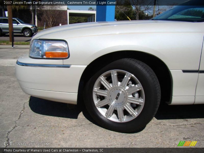 Cashmere Tri-Coat / Light Camel 2007 Lincoln Town Car Signature Limited