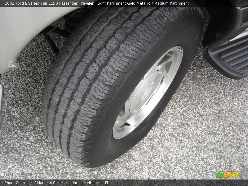 Light Parchment Gold Metallic / Medium Parchment 2002 Ford E Series Van E150 Passenger Traveler