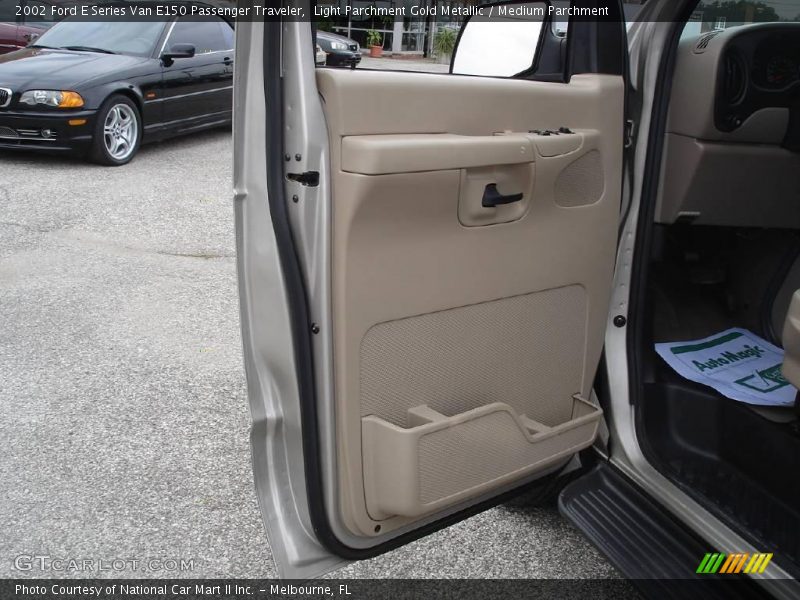 Light Parchment Gold Metallic / Medium Parchment 2002 Ford E Series Van E150 Passenger Traveler