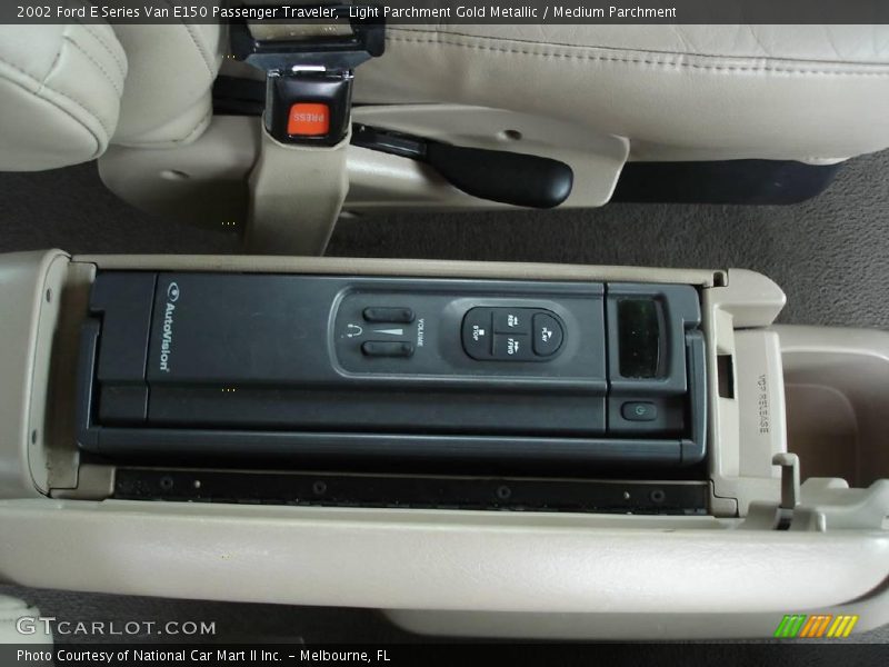 Light Parchment Gold Metallic / Medium Parchment 2002 Ford E Series Van E150 Passenger Traveler
