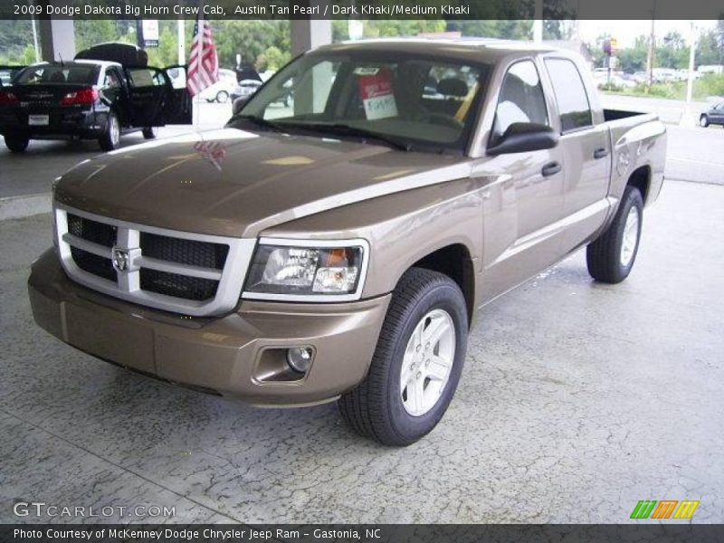 Austin Tan Pearl / Dark Khaki/Medium Khaki 2009 Dodge Dakota Big Horn Crew Cab