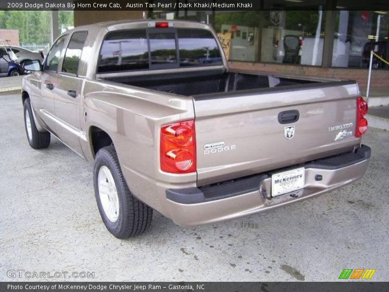 Austin Tan Pearl / Dark Khaki/Medium Khaki 2009 Dodge Dakota Big Horn Crew Cab