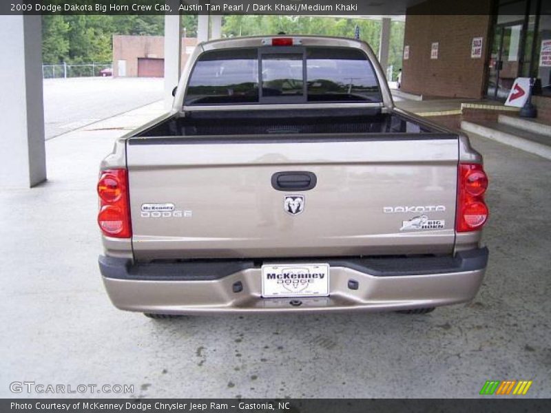 Austin Tan Pearl / Dark Khaki/Medium Khaki 2009 Dodge Dakota Big Horn Crew Cab