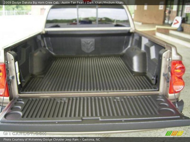 Austin Tan Pearl / Dark Khaki/Medium Khaki 2009 Dodge Dakota Big Horn Crew Cab