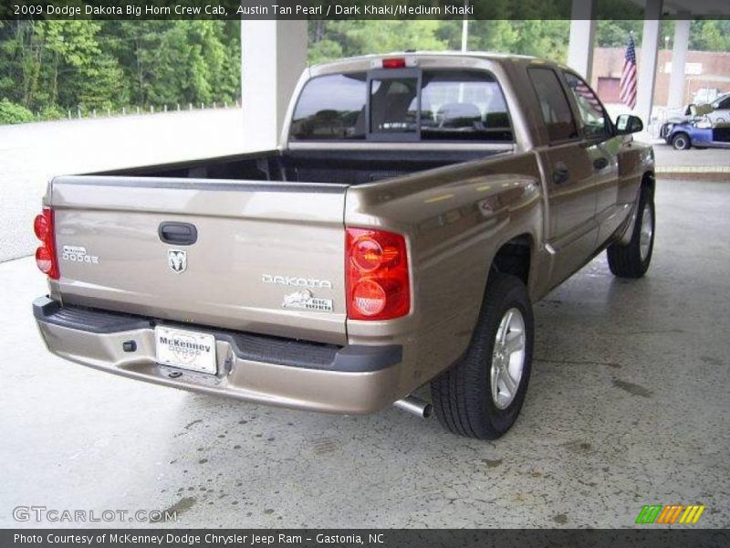 Austin Tan Pearl / Dark Khaki/Medium Khaki 2009 Dodge Dakota Big Horn Crew Cab