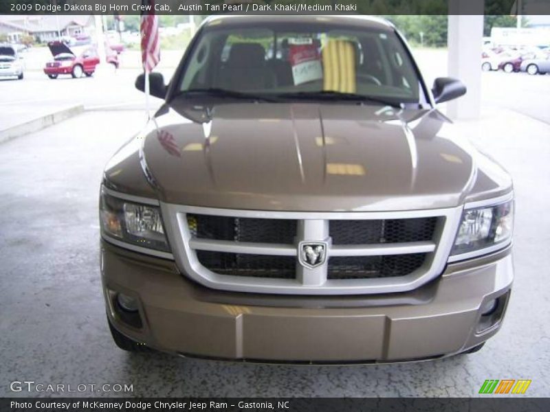 Austin Tan Pearl / Dark Khaki/Medium Khaki 2009 Dodge Dakota Big Horn Crew Cab