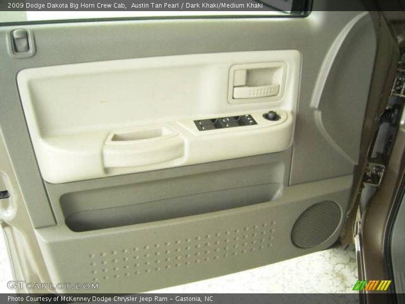 Austin Tan Pearl / Dark Khaki/Medium Khaki 2009 Dodge Dakota Big Horn Crew Cab