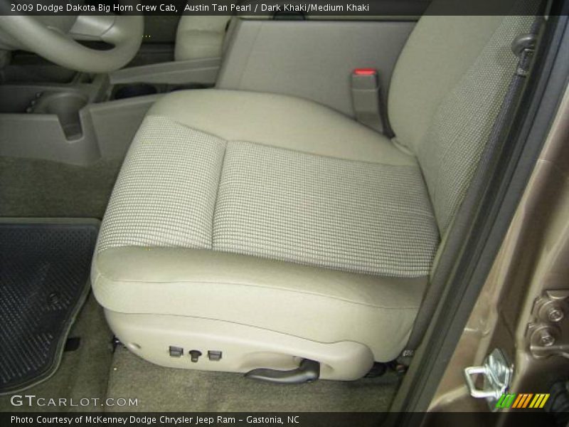 Austin Tan Pearl / Dark Khaki/Medium Khaki 2009 Dodge Dakota Big Horn Crew Cab