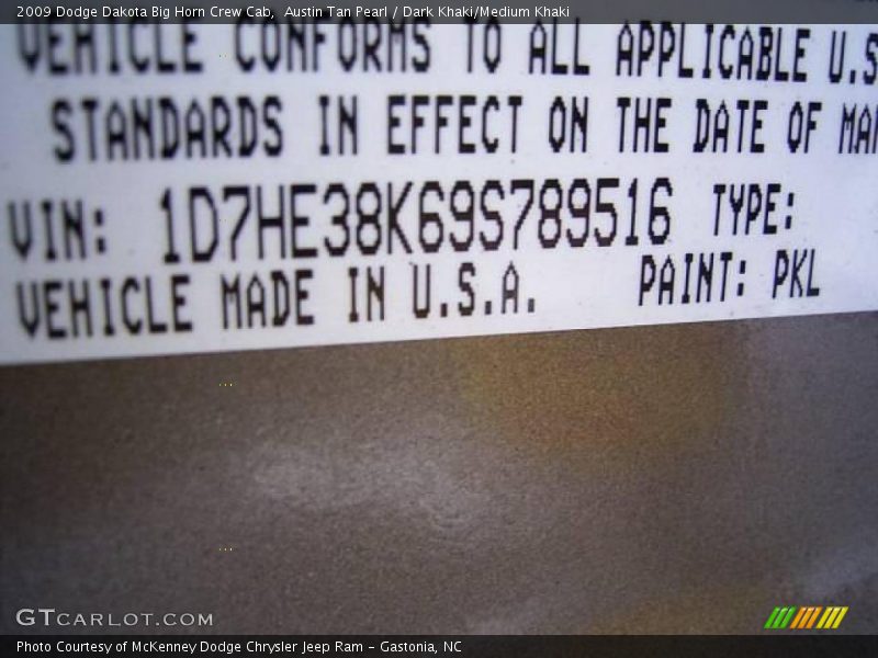 Austin Tan Pearl / Dark Khaki/Medium Khaki 2009 Dodge Dakota Big Horn Crew Cab