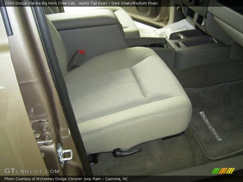 Austin Tan Pearl / Dark Khaki/Medium Khaki 2009 Dodge Dakota Big Horn Crew Cab