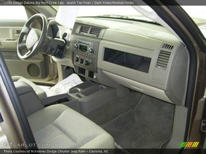 Austin Tan Pearl / Dark Khaki/Medium Khaki 2009 Dodge Dakota Big Horn Crew Cab