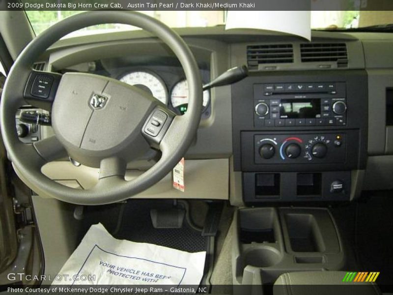 Austin Tan Pearl / Dark Khaki/Medium Khaki 2009 Dodge Dakota Big Horn Crew Cab