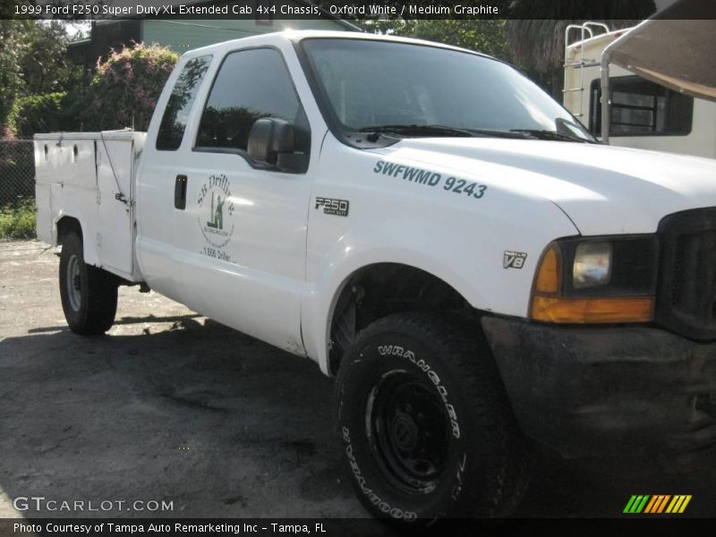 Oxford White / Medium Graphite 1999 Ford F250 Super Duty XL Extended Cab 4x4 Chassis