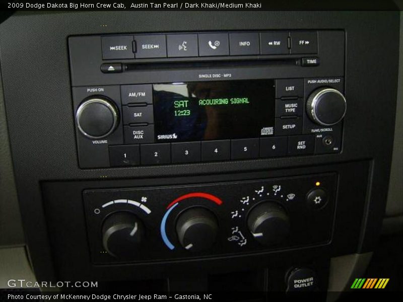 Austin Tan Pearl / Dark Khaki/Medium Khaki 2009 Dodge Dakota Big Horn Crew Cab