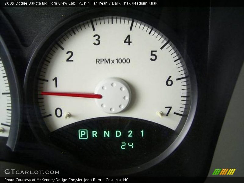 Austin Tan Pearl / Dark Khaki/Medium Khaki 2009 Dodge Dakota Big Horn Crew Cab