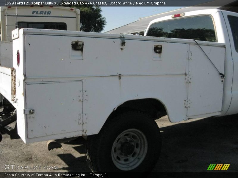 Oxford White / Medium Graphite 1999 Ford F250 Super Duty XL Extended Cab 4x4 Chassis