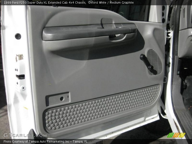 Oxford White / Medium Graphite 1999 Ford F250 Super Duty XL Extended Cab 4x4 Chassis