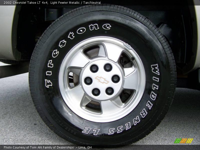 Light Pewter Metallic / Tan/Neutral 2002 Chevrolet Tahoe LT 4x4