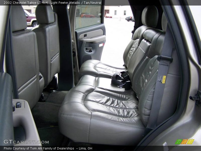 Light Pewter Metallic / Tan/Neutral 2002 Chevrolet Tahoe LT 4x4