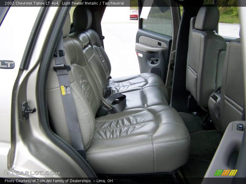 Light Pewter Metallic / Tan/Neutral 2002 Chevrolet Tahoe LT 4x4