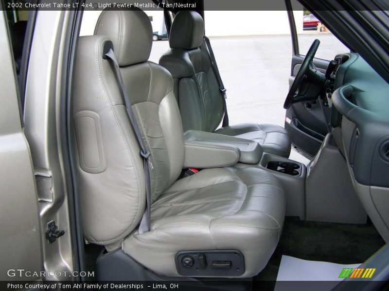 Light Pewter Metallic / Tan/Neutral 2002 Chevrolet Tahoe LT 4x4