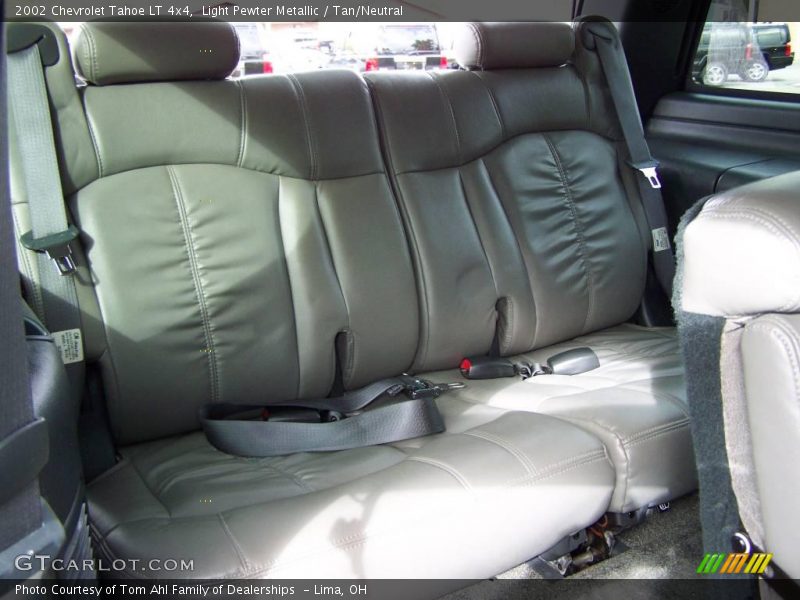 Light Pewter Metallic / Tan/Neutral 2002 Chevrolet Tahoe LT 4x4