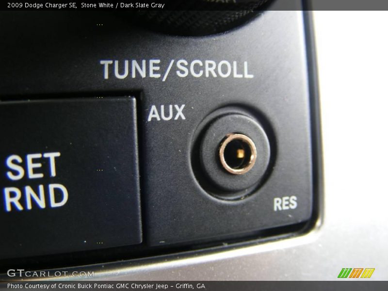 Stone White / Dark Slate Gray 2009 Dodge Charger SE