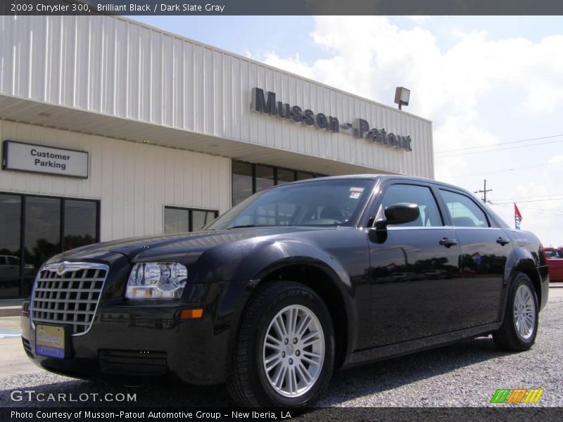 Brilliant Black / Dark Slate Gray 2009 Chrysler 300