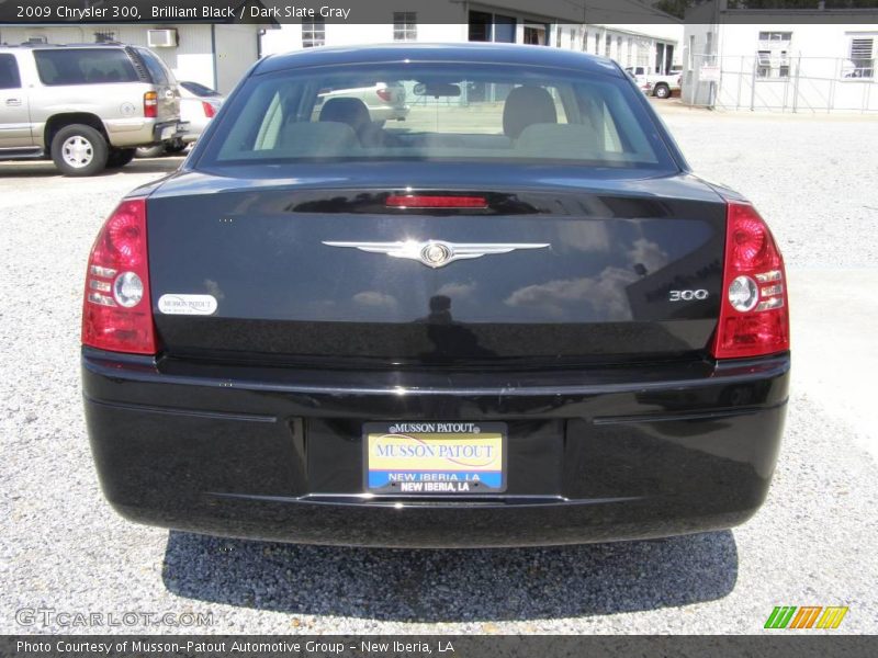 Brilliant Black / Dark Slate Gray 2009 Chrysler 300