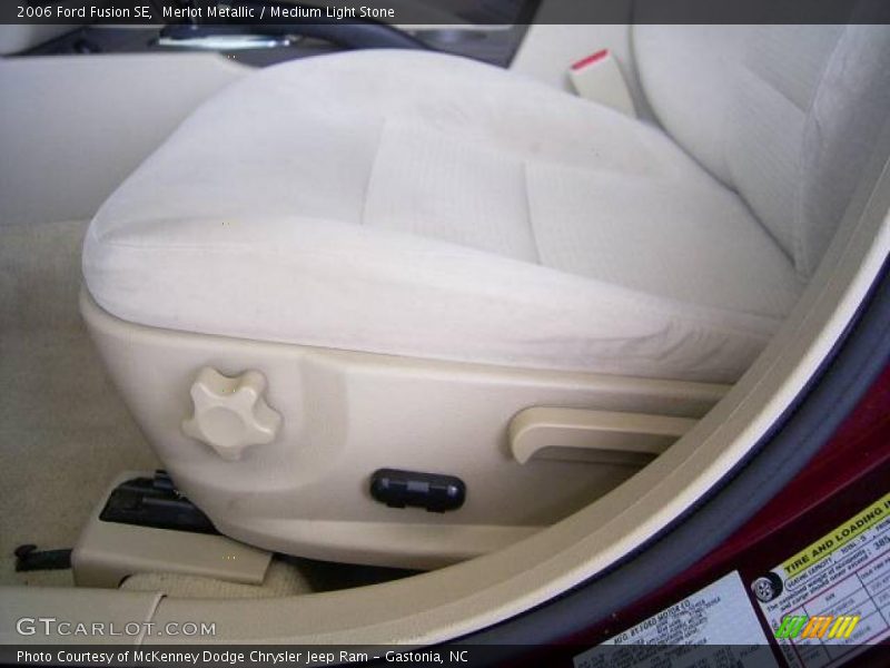 Merlot Metallic / Medium Light Stone 2006 Ford Fusion SE