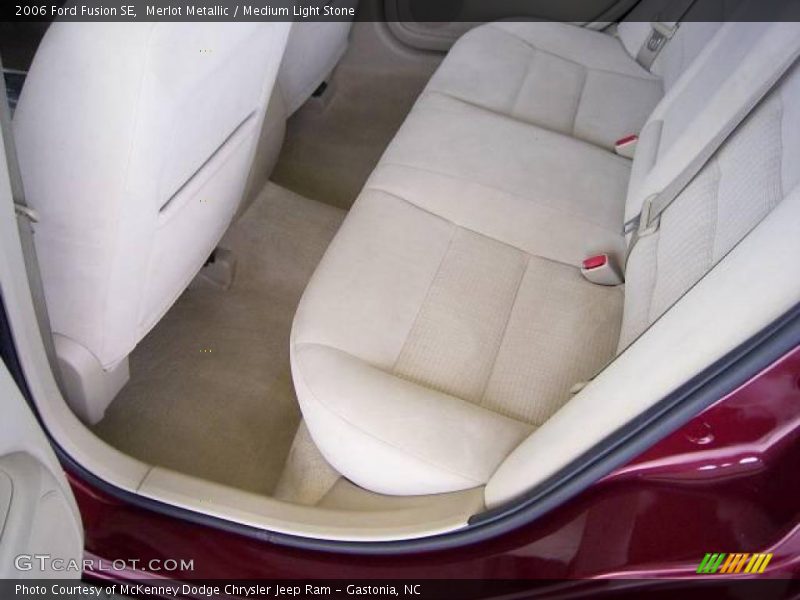 Merlot Metallic / Medium Light Stone 2006 Ford Fusion SE
