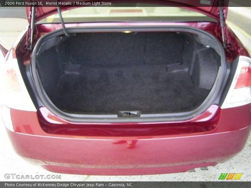 Merlot Metallic / Medium Light Stone 2006 Ford Fusion SE