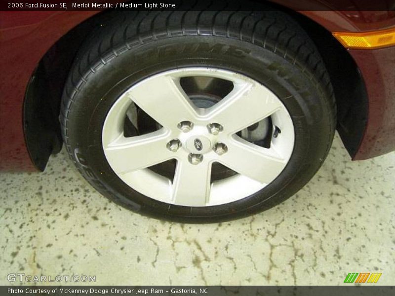 Merlot Metallic / Medium Light Stone 2006 Ford Fusion SE