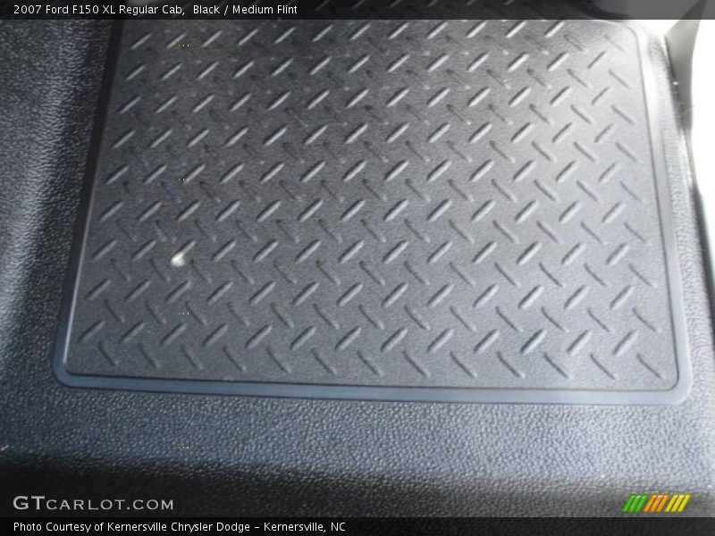 Black / Medium Flint 2007 Ford F150 XL Regular Cab