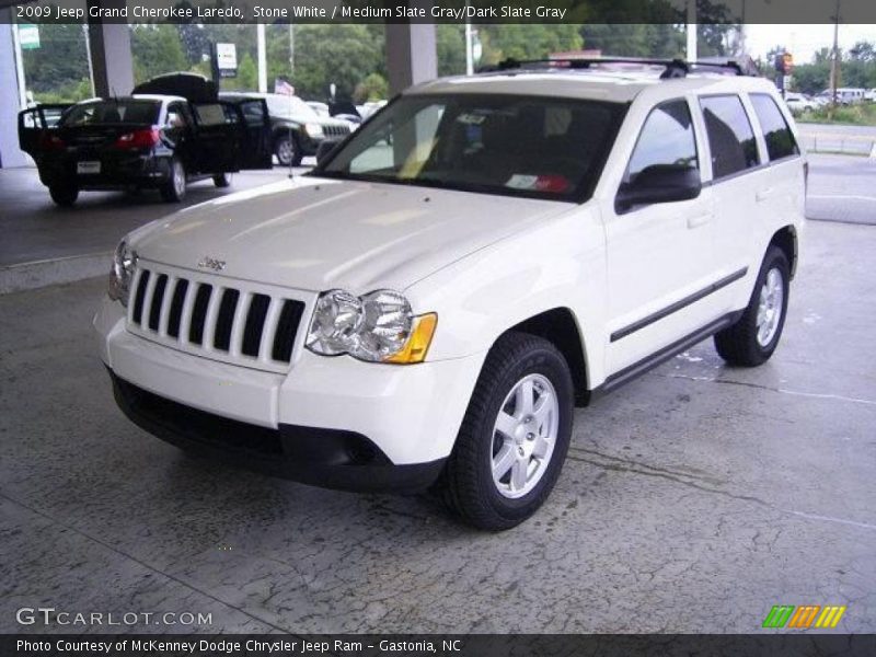 Stone White / Medium Slate Gray/Dark Slate Gray 2009 Jeep Grand Cherokee Laredo