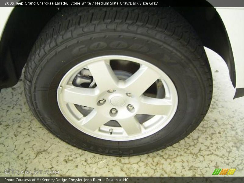Stone White / Medium Slate Gray/Dark Slate Gray 2009 Jeep Grand Cherokee Laredo