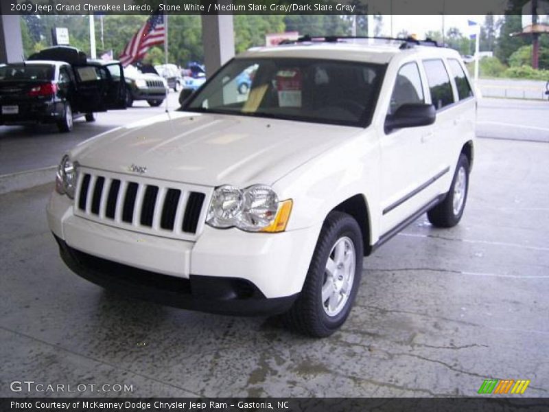 Stone White / Medium Slate Gray/Dark Slate Gray 2009 Jeep Grand Cherokee Laredo