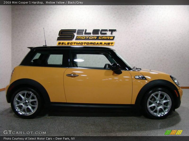 Mellow Yellow / Black/Grey 2009 Mini Cooper S Hardtop
