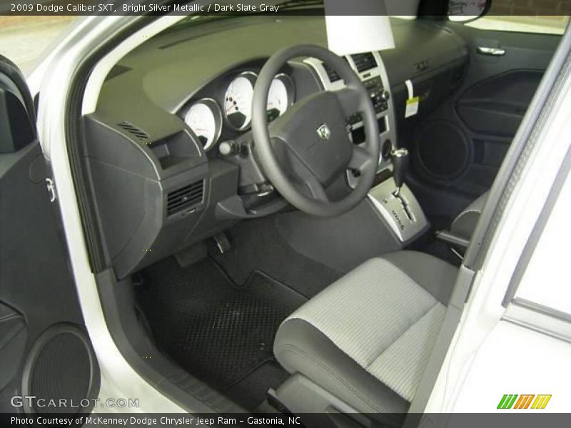 Bright Silver Metallic / Dark Slate Gray 2009 Dodge Caliber SXT