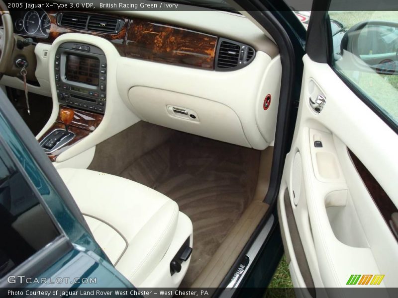 British Racing Green / Ivory 2005 Jaguar X-Type 3.0 VDP