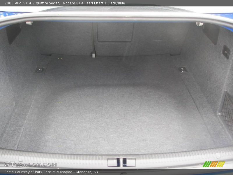 Nogaro Blue Pearl Effect / Black/Blue 2005 Audi S4 4.2 quattro Sedan
