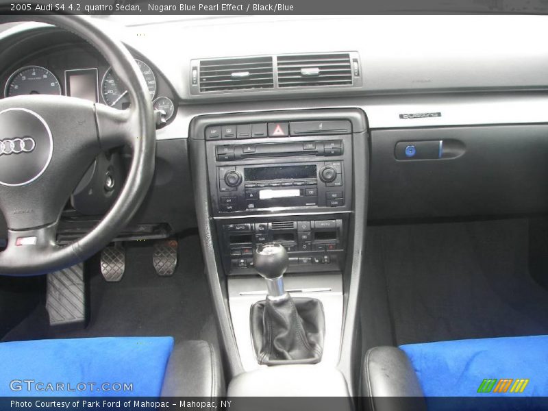 Nogaro Blue Pearl Effect / Black/Blue 2005 Audi S4 4.2 quattro Sedan