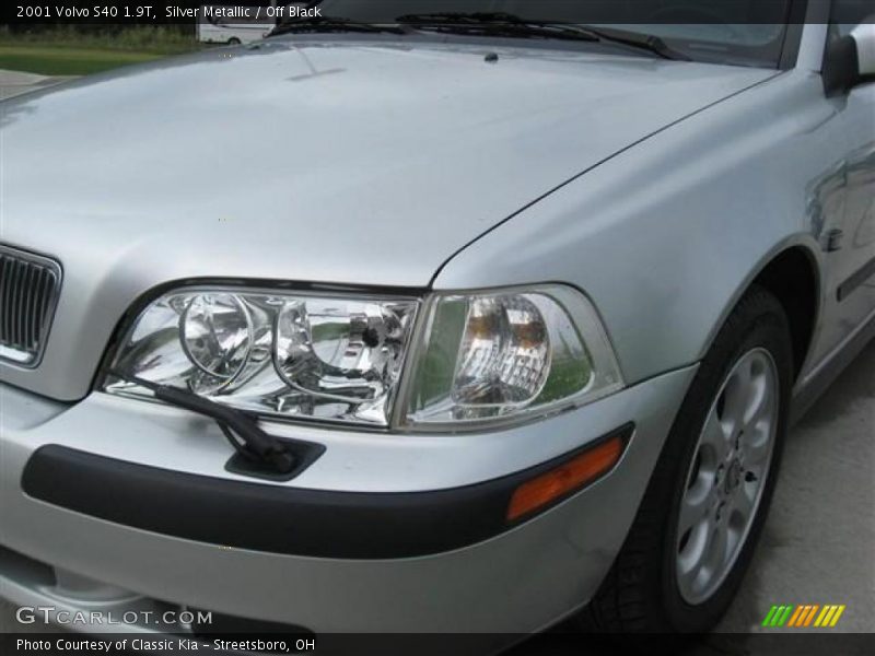 Silver Metallic / Off Black 2001 Volvo S40 1.9T
