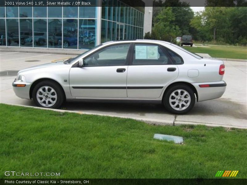 Silver Metallic / Off Black 2001 Volvo S40 1.9T
