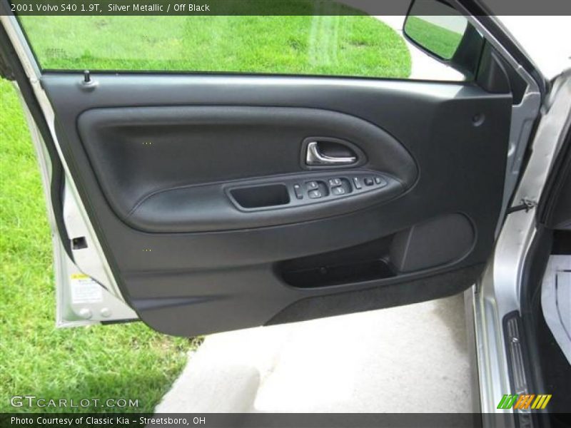Silver Metallic / Off Black 2001 Volvo S40 1.9T