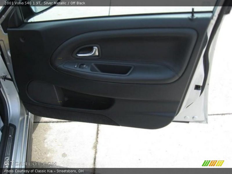Silver Metallic / Off Black 2001 Volvo S40 1.9T