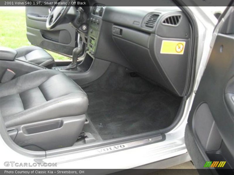 Silver Metallic / Off Black 2001 Volvo S40 1.9T