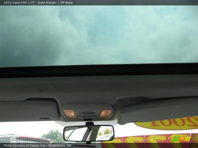 Silver Metallic / Off Black 2001 Volvo S40 1.9T