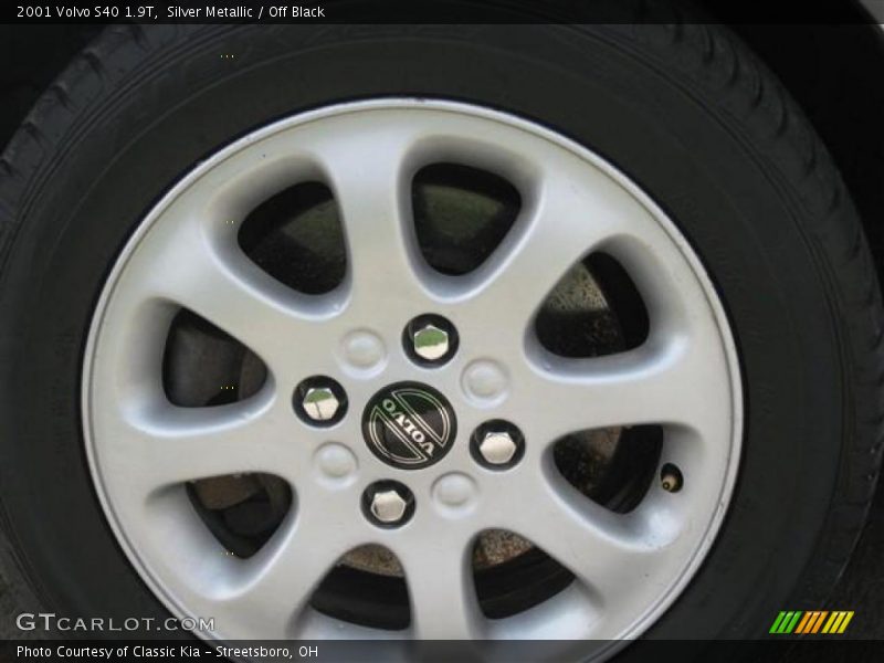 Silver Metallic / Off Black 2001 Volvo S40 1.9T